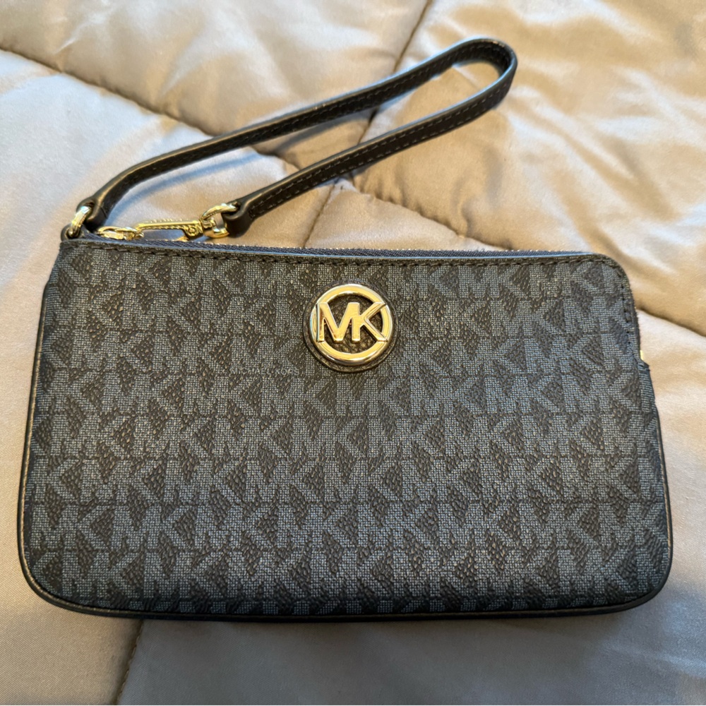Michael Kors Wristlet